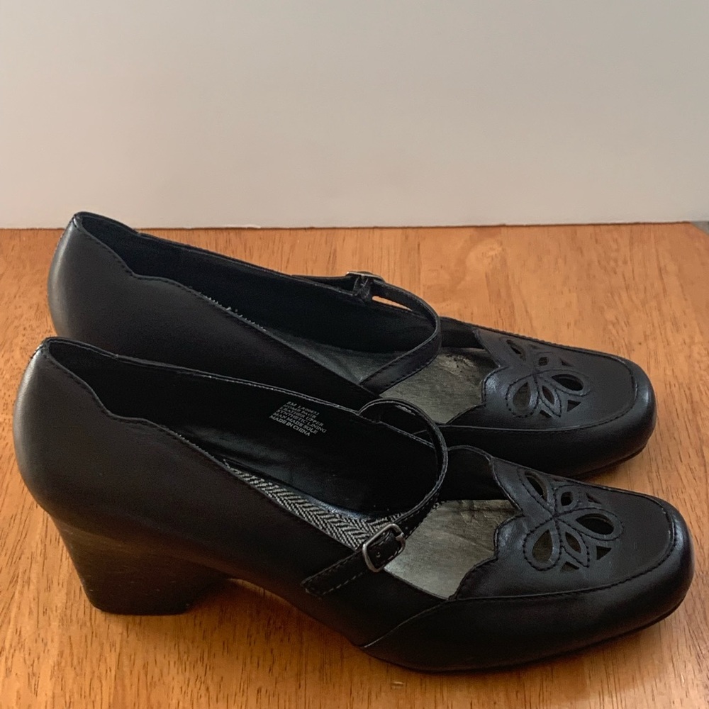 Kenneth Cole REACTION Black Mary Jane Style Laser Cut Size 8